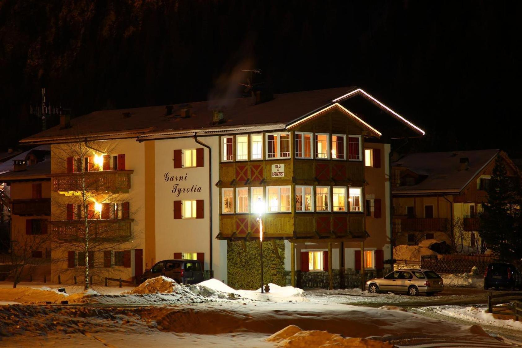 Hotel Garni Tyrolia à Campitello di Fassa Extérieur photo