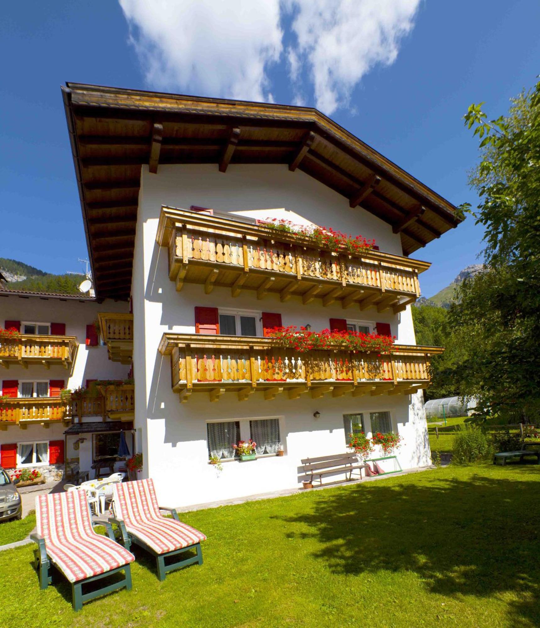 Hotel Garni Tyrolia à Campitello di Fassa Extérieur photo