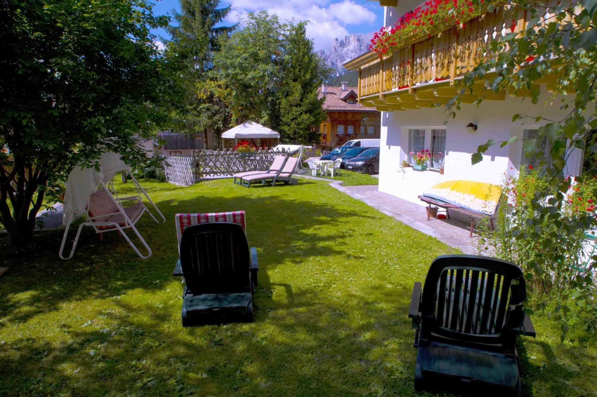 Hotel Garni Tyrolia à Campitello di Fassa Extérieur photo
