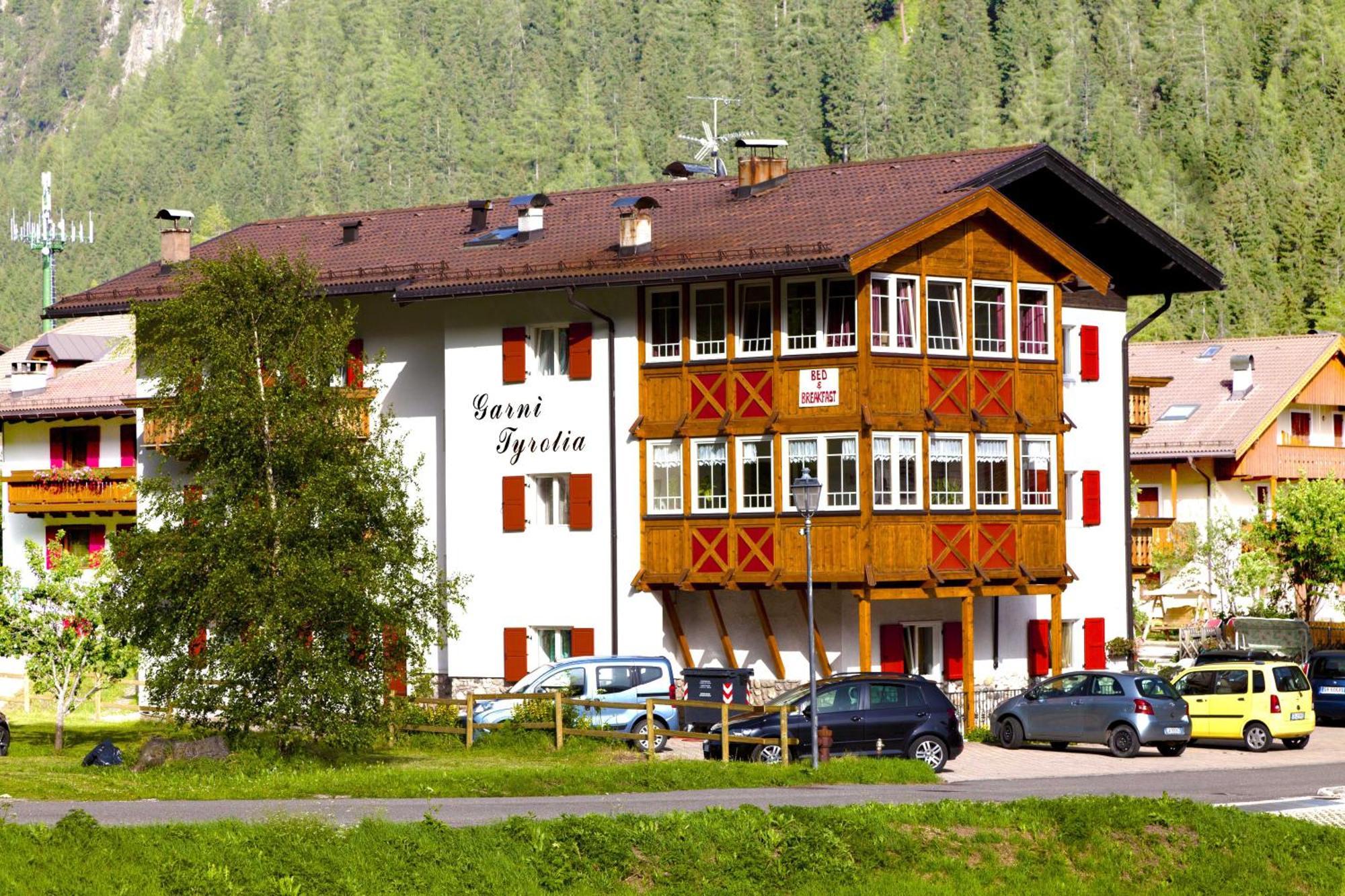 Hotel Garni Tyrolia à Campitello di Fassa Extérieur photo
