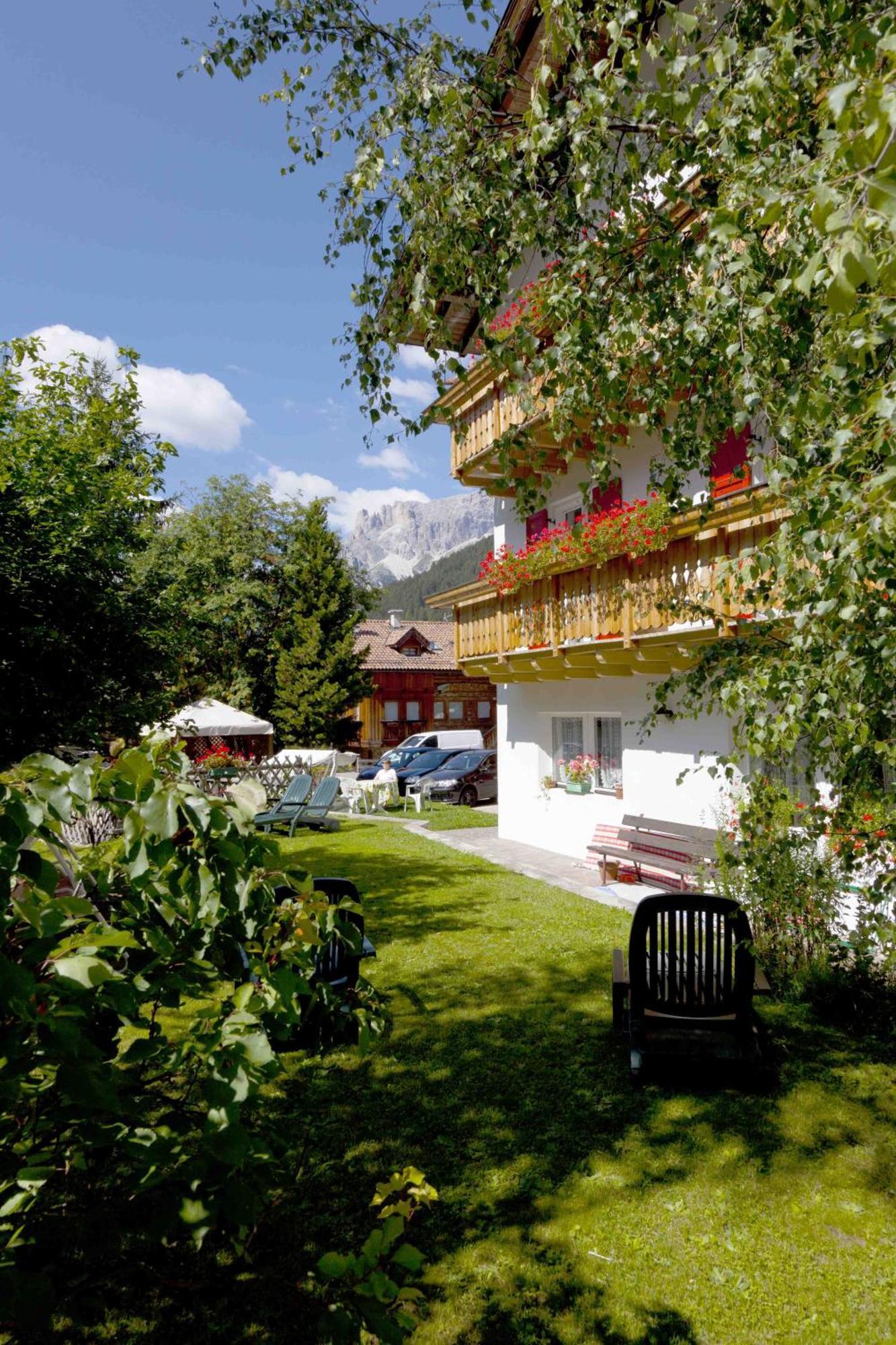 Hotel Garni Tyrolia à Campitello di Fassa Extérieur photo