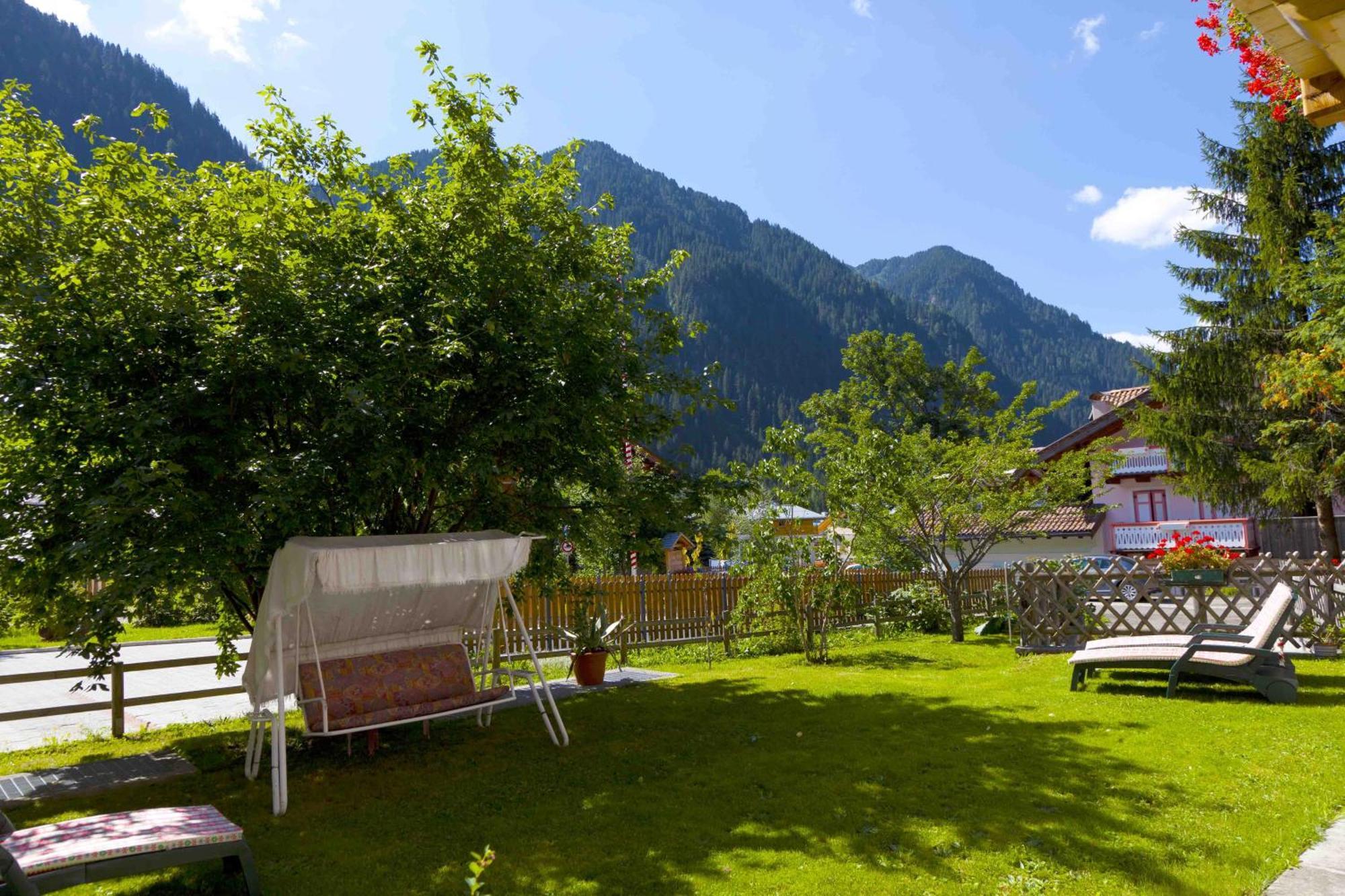 Hotel Garni Tyrolia à Campitello di Fassa Extérieur photo