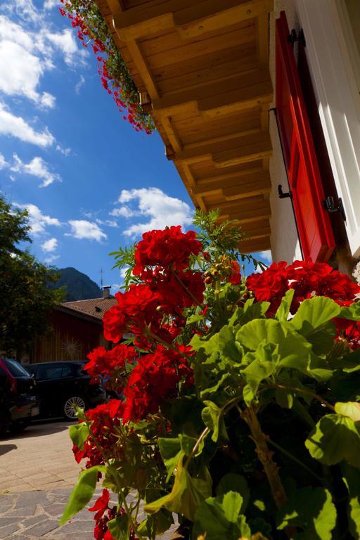 Hotel Garni Tyrolia à Campitello di Fassa Extérieur photo