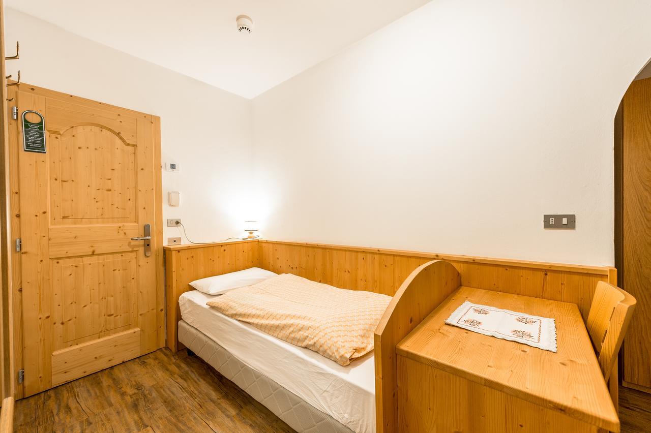 Hotel Garni Tyrolia à Campitello di Fassa Extérieur photo