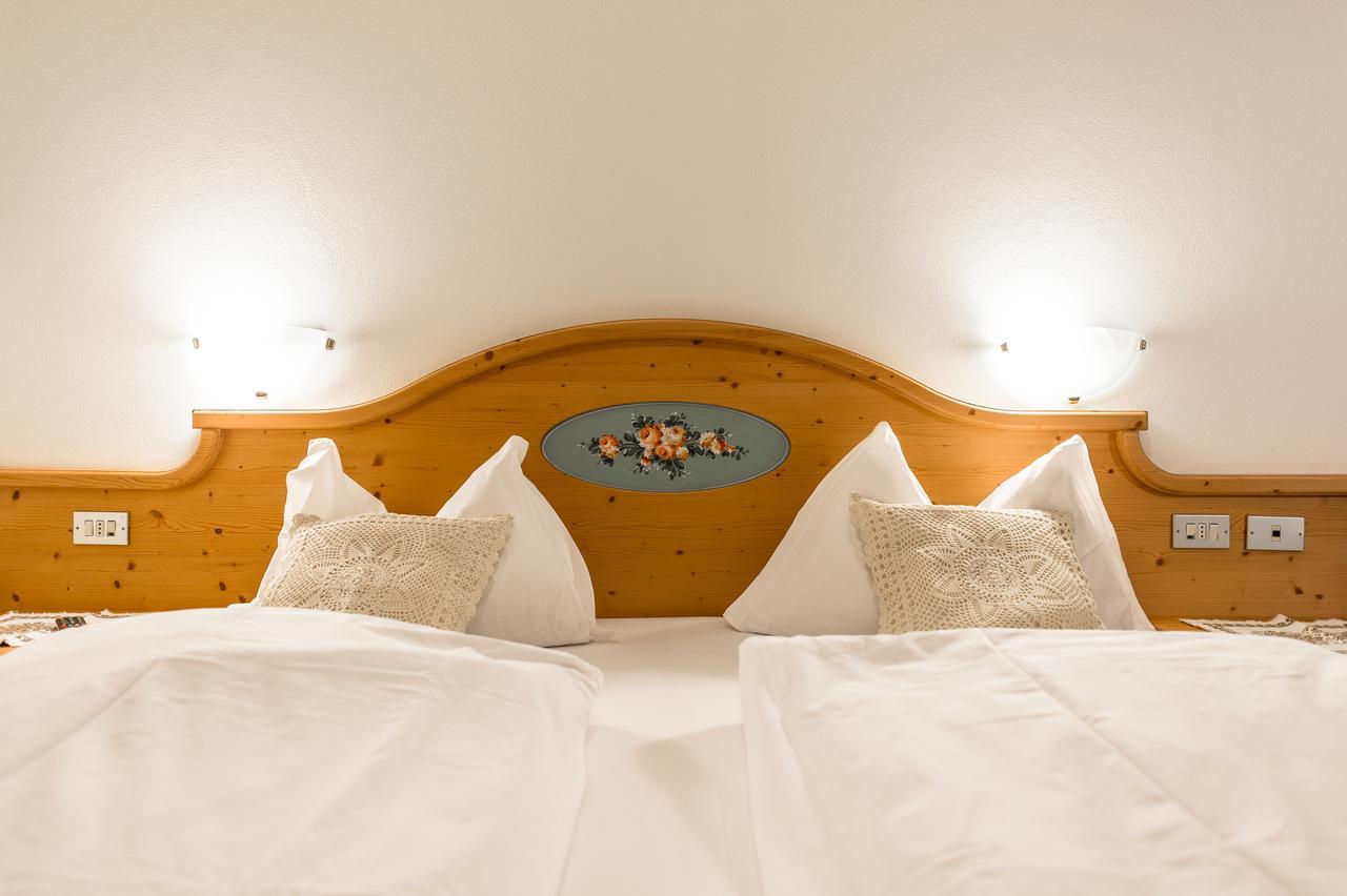 Hotel Garni Tyrolia à Campitello di Fassa Extérieur photo