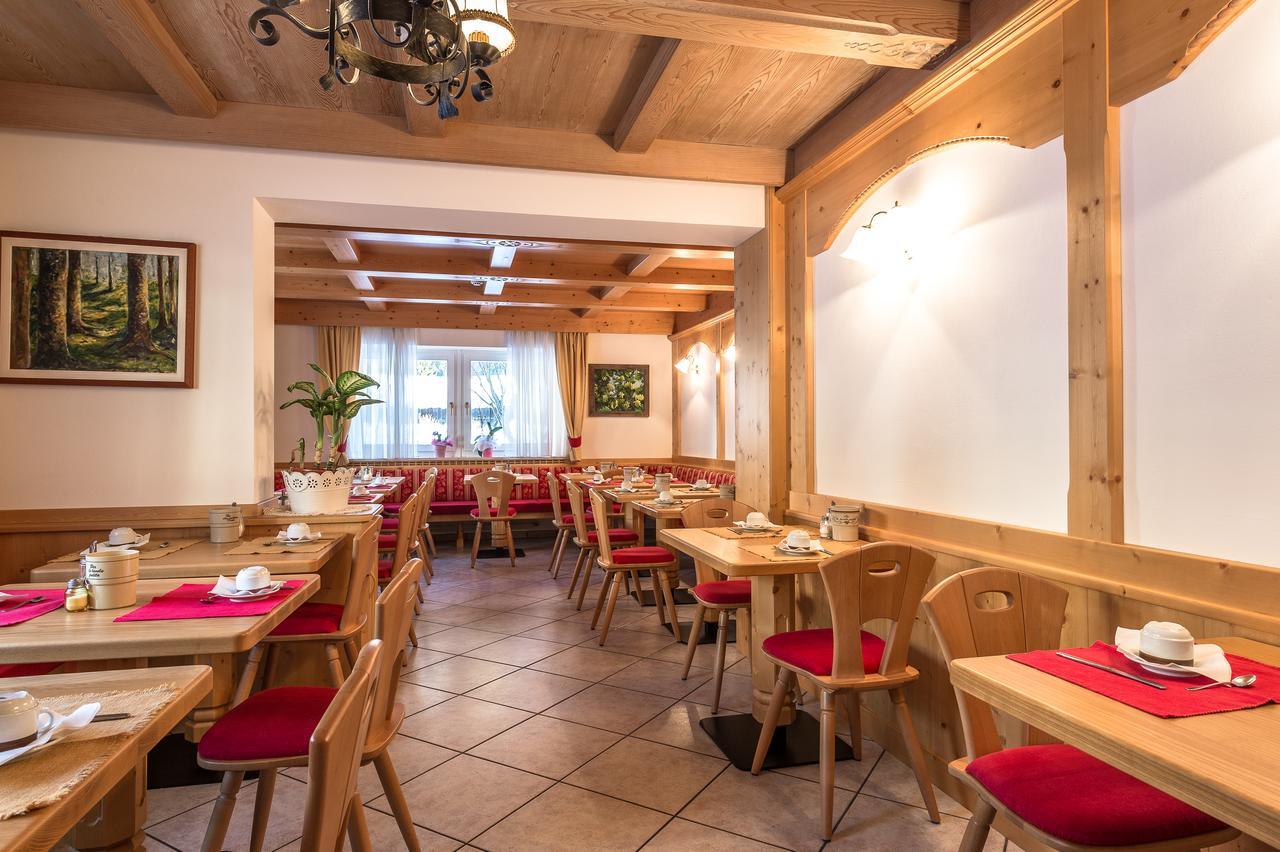 Hotel Garni Tyrolia à Campitello di Fassa Extérieur photo