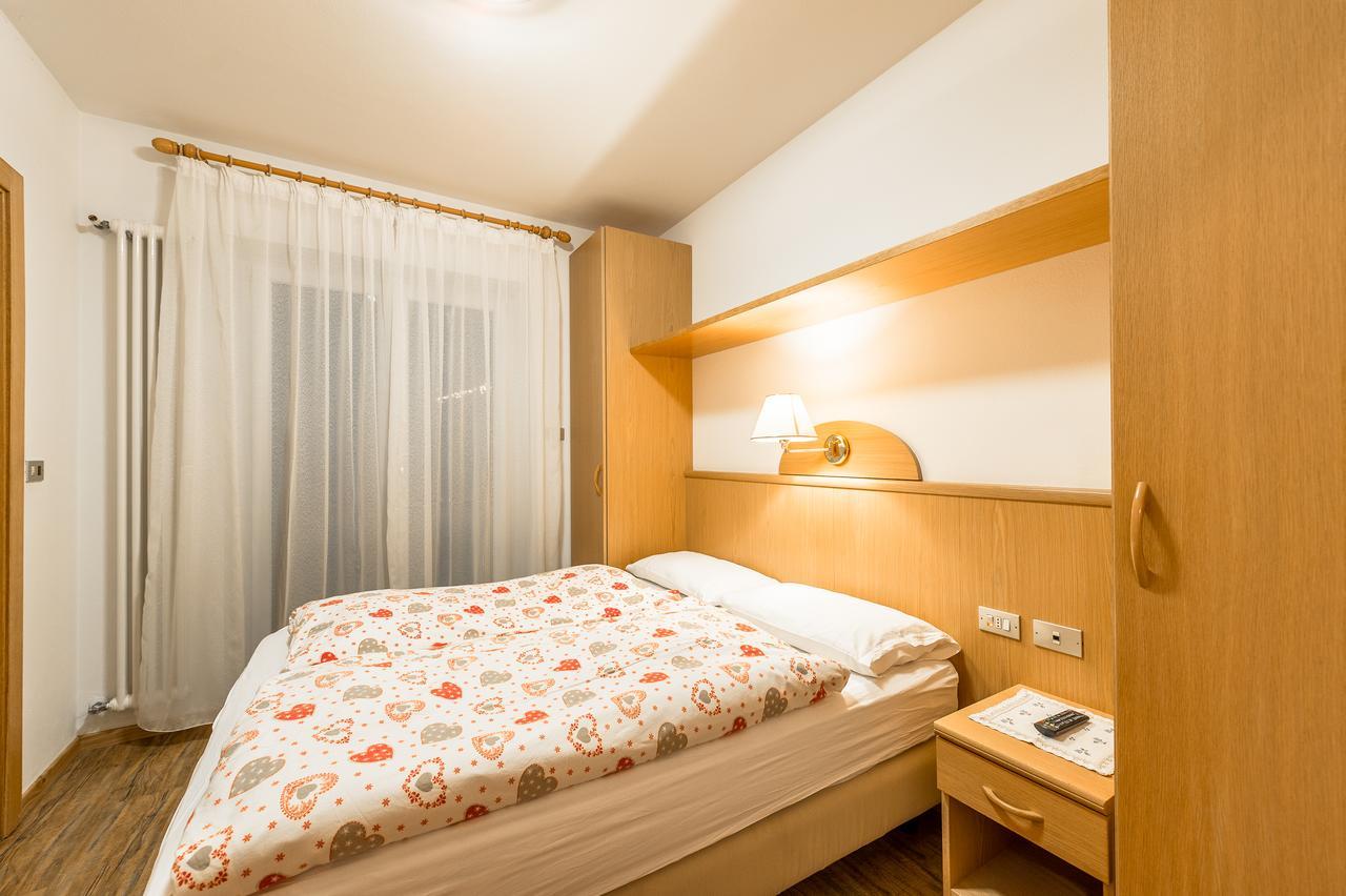 Hotel Garni Tyrolia à Campitello di Fassa Extérieur photo