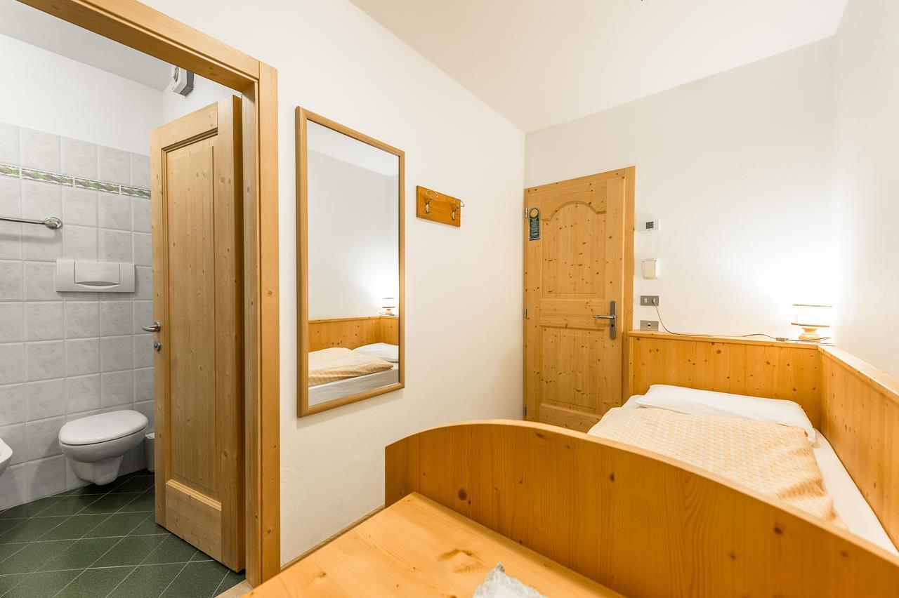 Hotel Garni Tyrolia à Campitello di Fassa Extérieur photo