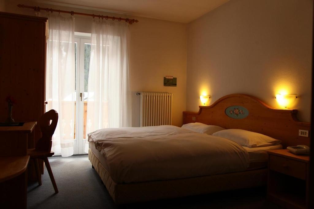 Hotel Garni Tyrolia à Campitello di Fassa Chambre photo